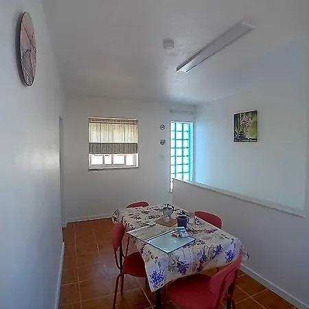 ホテル Near The Peniche - Casa Dos Avos アトウギア・ダ・バレイア