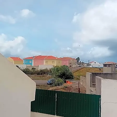 Near The Peniche - Casa Dos Avos ホテル アトウギア・ダ・バレイア